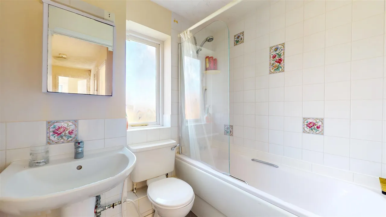 Rosecomb Place, Shenley Brook End, photo 12