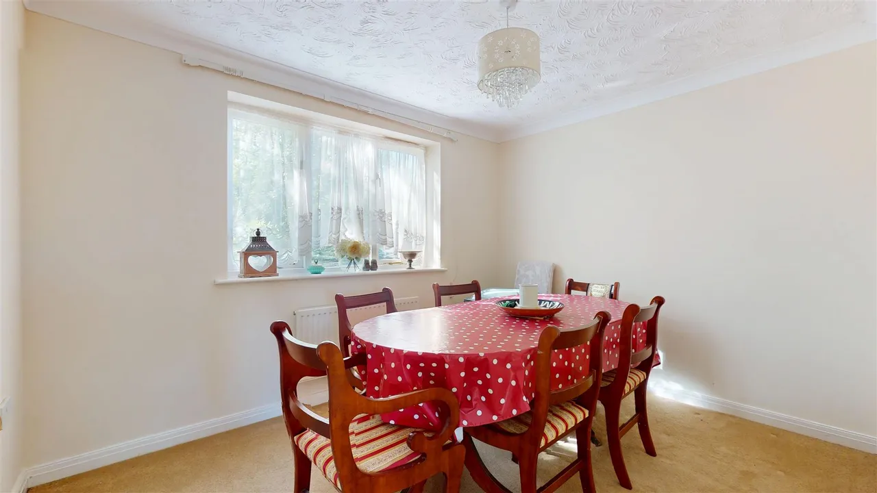 Rosecomb Place, Shenley Brook End, photo 3
