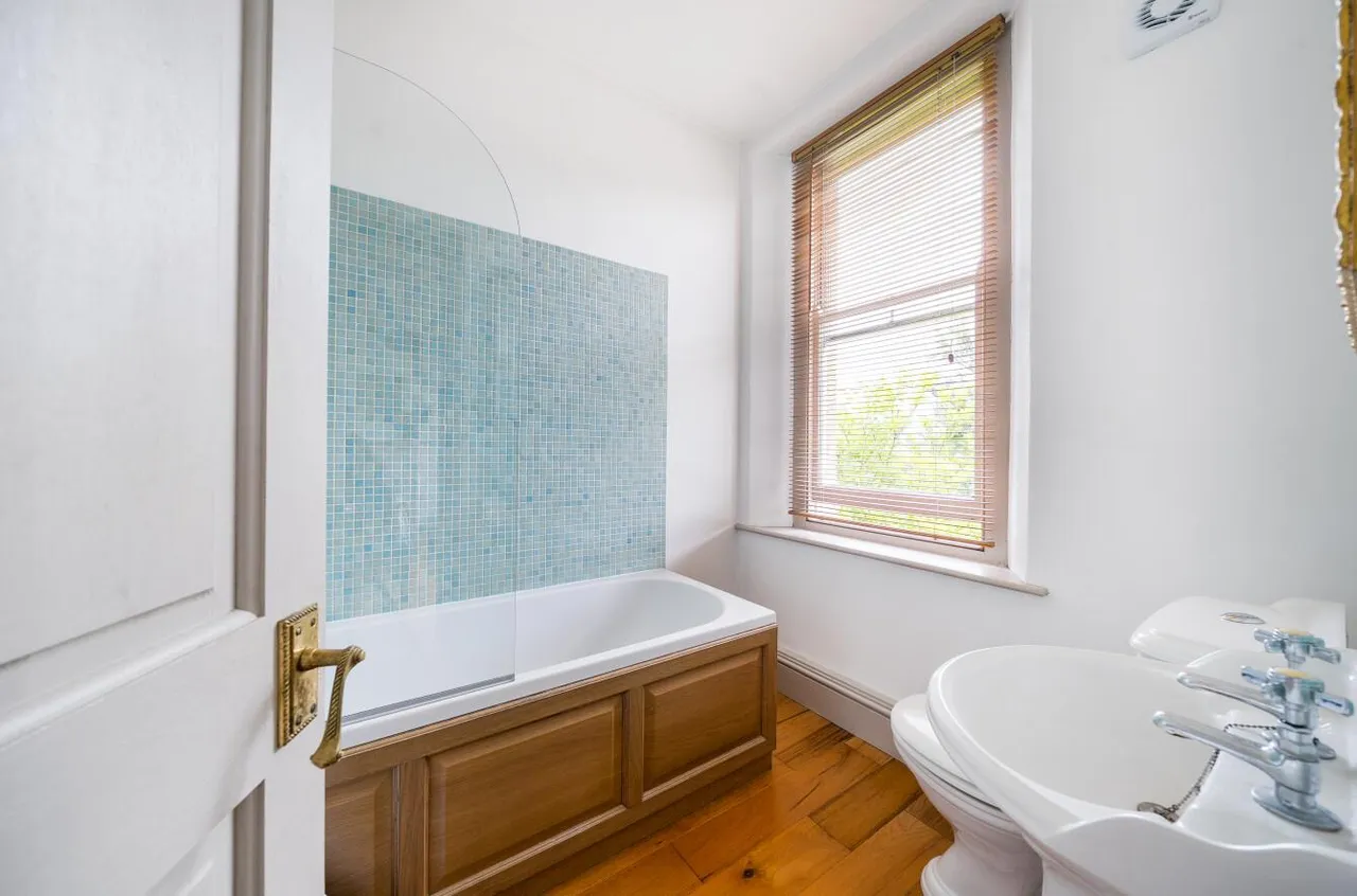 Devizes Road, Box, SN13, photo 16