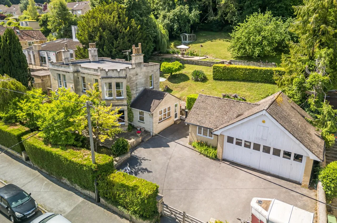 Devizes Road, Box, SN13, photo 4