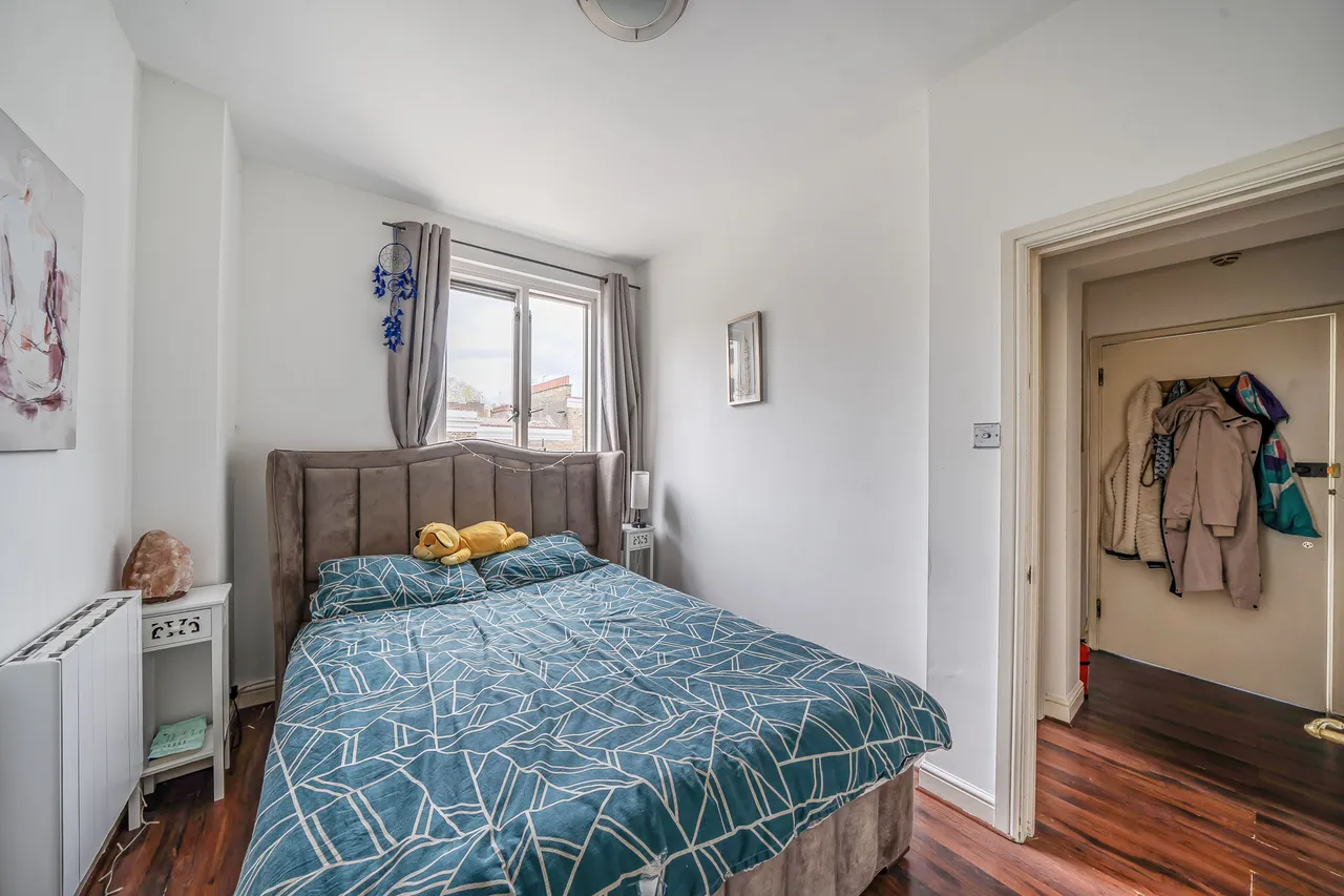Flat 8, 66 Gloucester Gardens, London, photo 6
