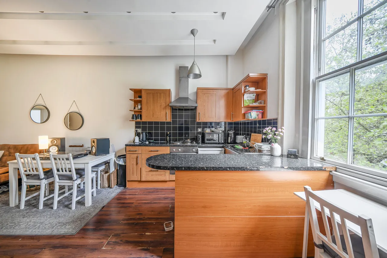 Flat 8, 66 Gloucester Gardens, London, photo 9
