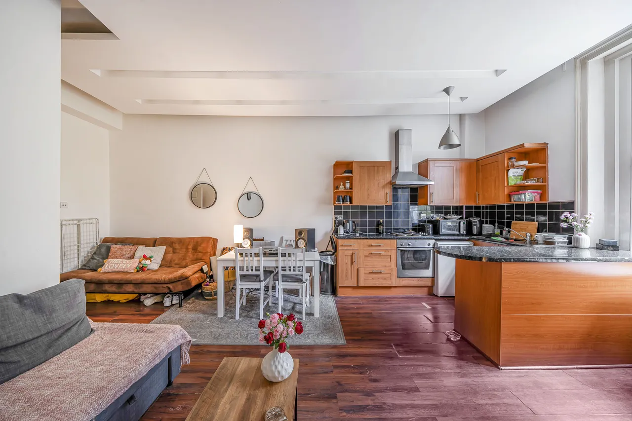 Flat 8, 66 Gloucester Gardens, London, photo 2