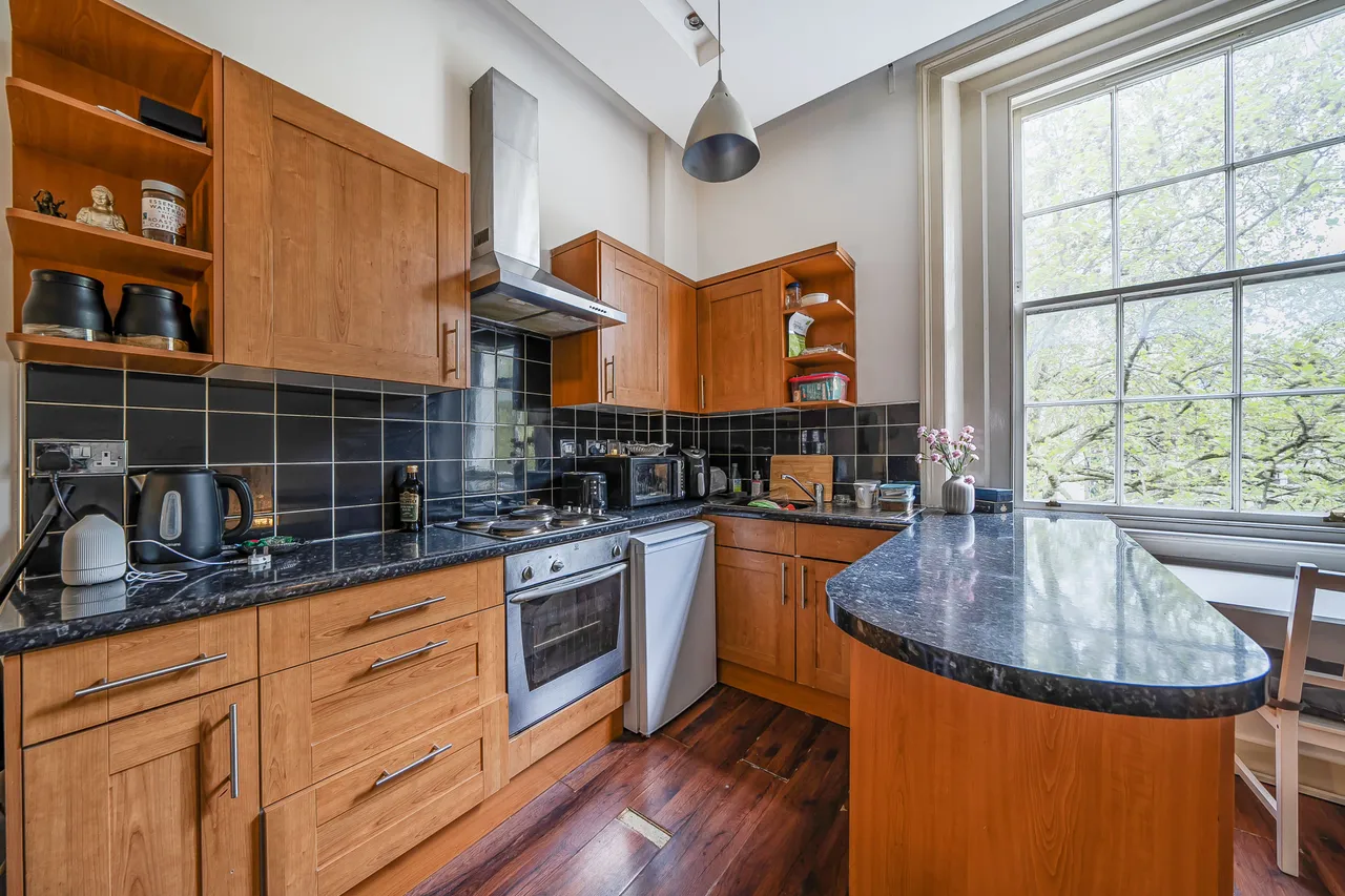 Flat 8, 66 Gloucester Gardens, London, photo 8