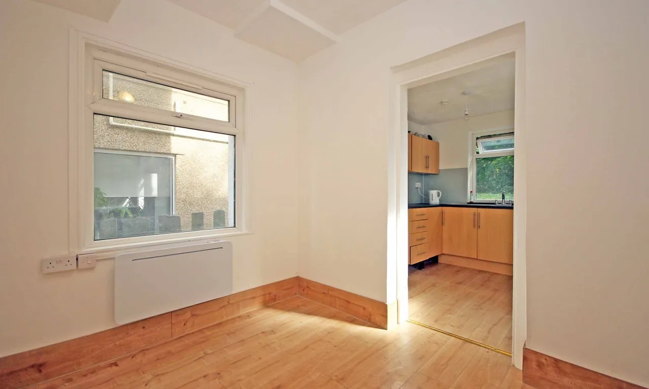 Caernarfon Road, Bangor, LL57, photo 7