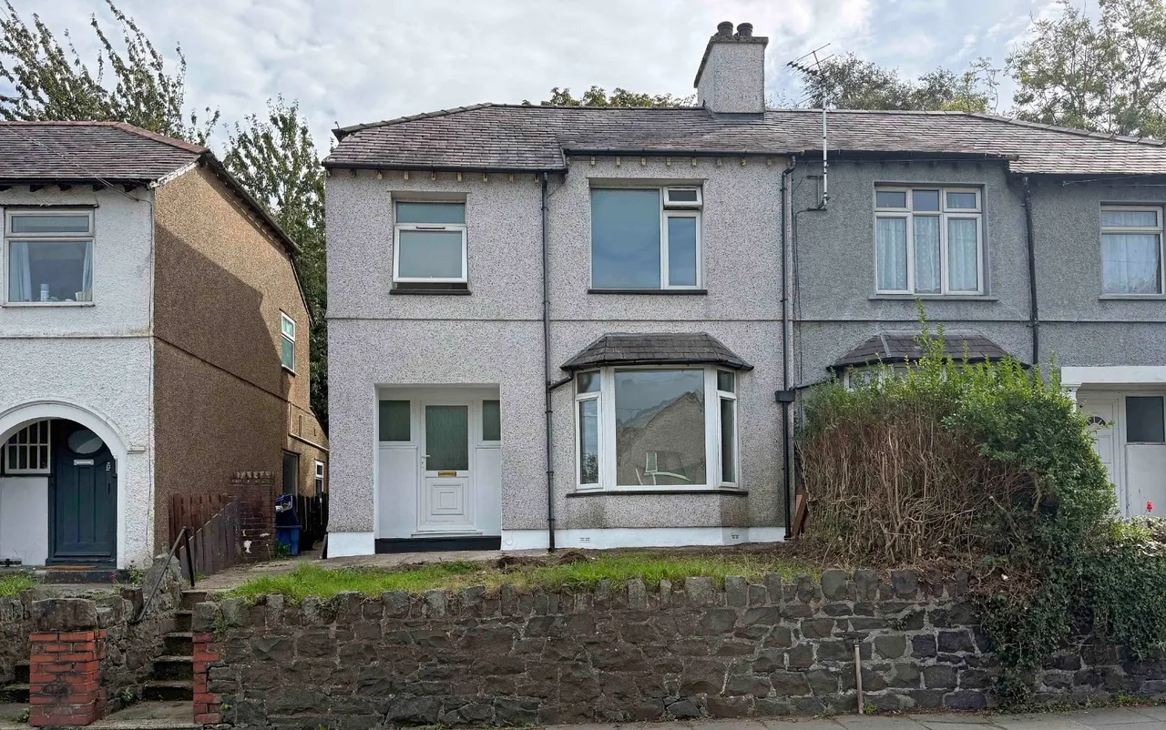 3 bed house for sale, Caernarfon Road, Bangor, LL57