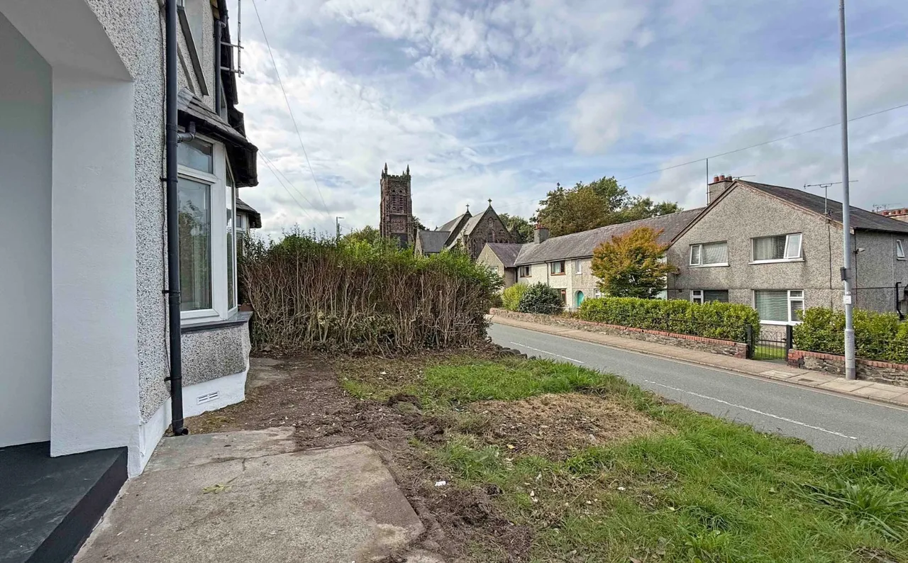 Caernarfon Road, Bangor, LL57, photo 12