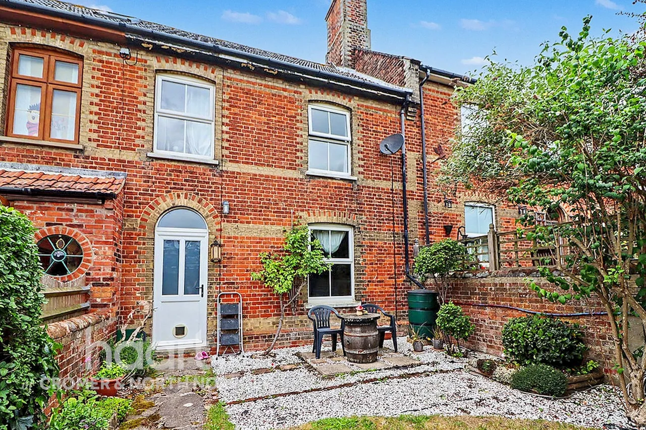 3 bed character property for sale, Victoria Terrace, Cromer, NR27