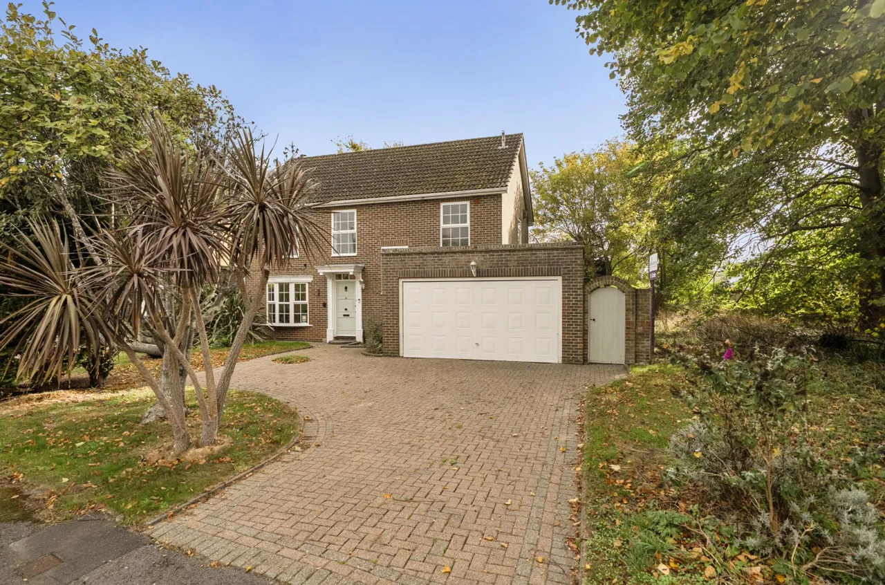 4 bed property for sale, Alexander Close, Aldwick, PO21