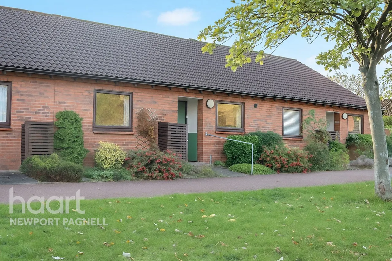 2 bed house for sale, Portland Drive, Milton Keynes, MK15