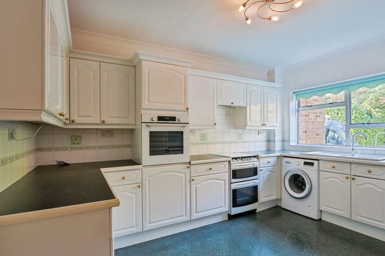 Wallace Road, Broadstone, BH18, photo 3