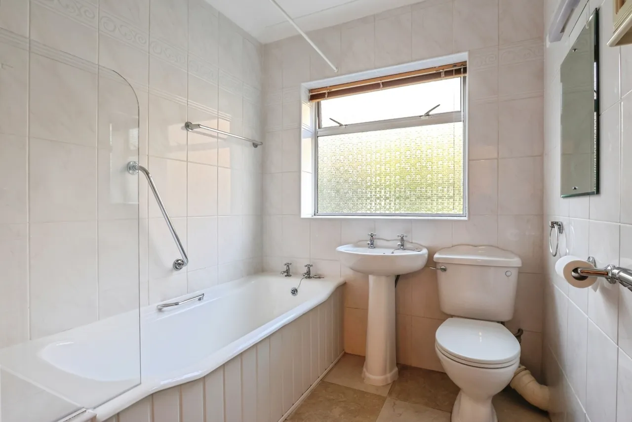 Wallace Road, Broadstone, BH18, photo 11