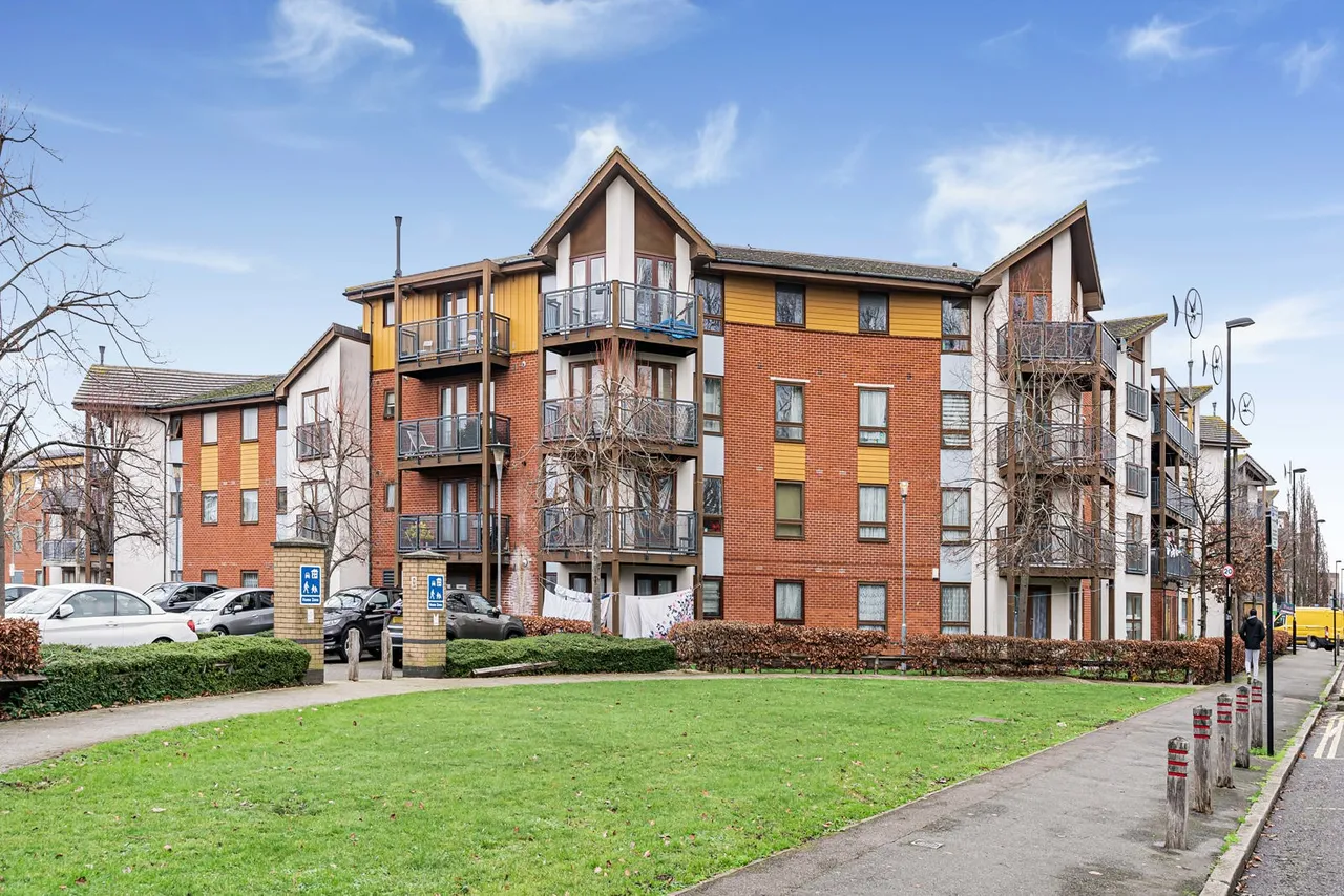 2 bed flat for sale, Clarke Close, Croydon, CR0