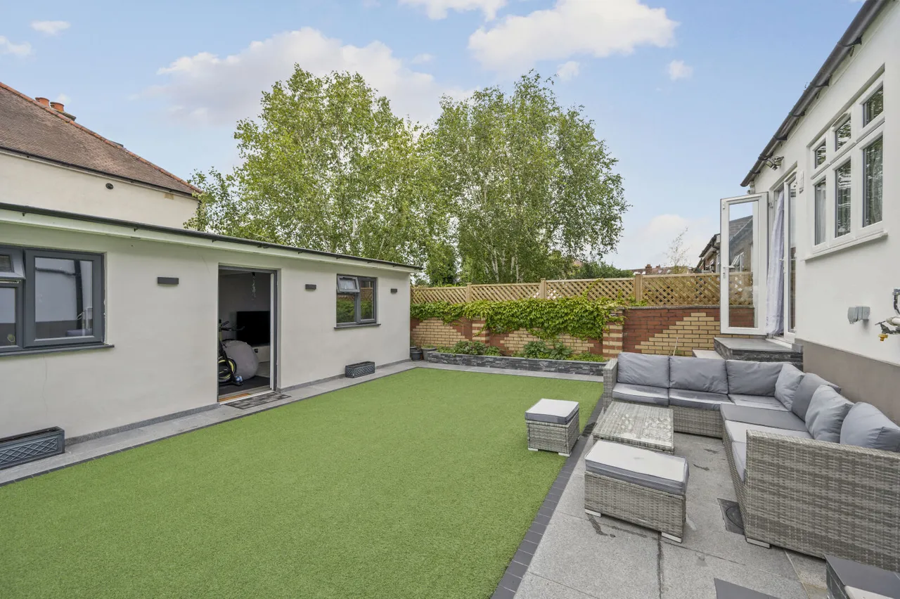 The Crescent, New Malden, KT3, photo 9