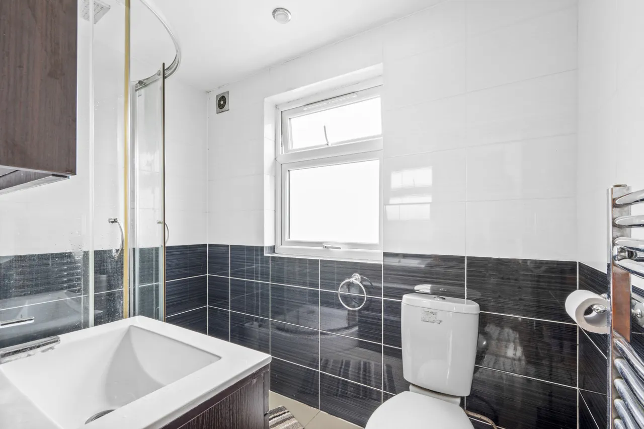 The Crescent, New Malden, KT3, photo 14