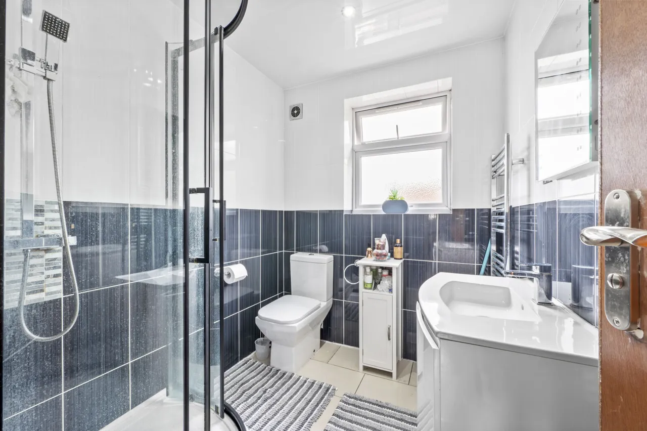The Crescent, New Malden, KT3, photo 11