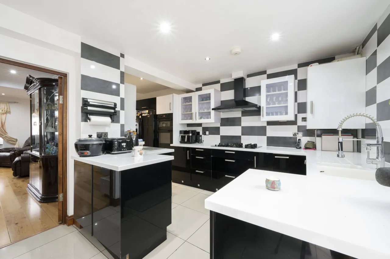 The Crescent, New Malden, KT3, photo 2
