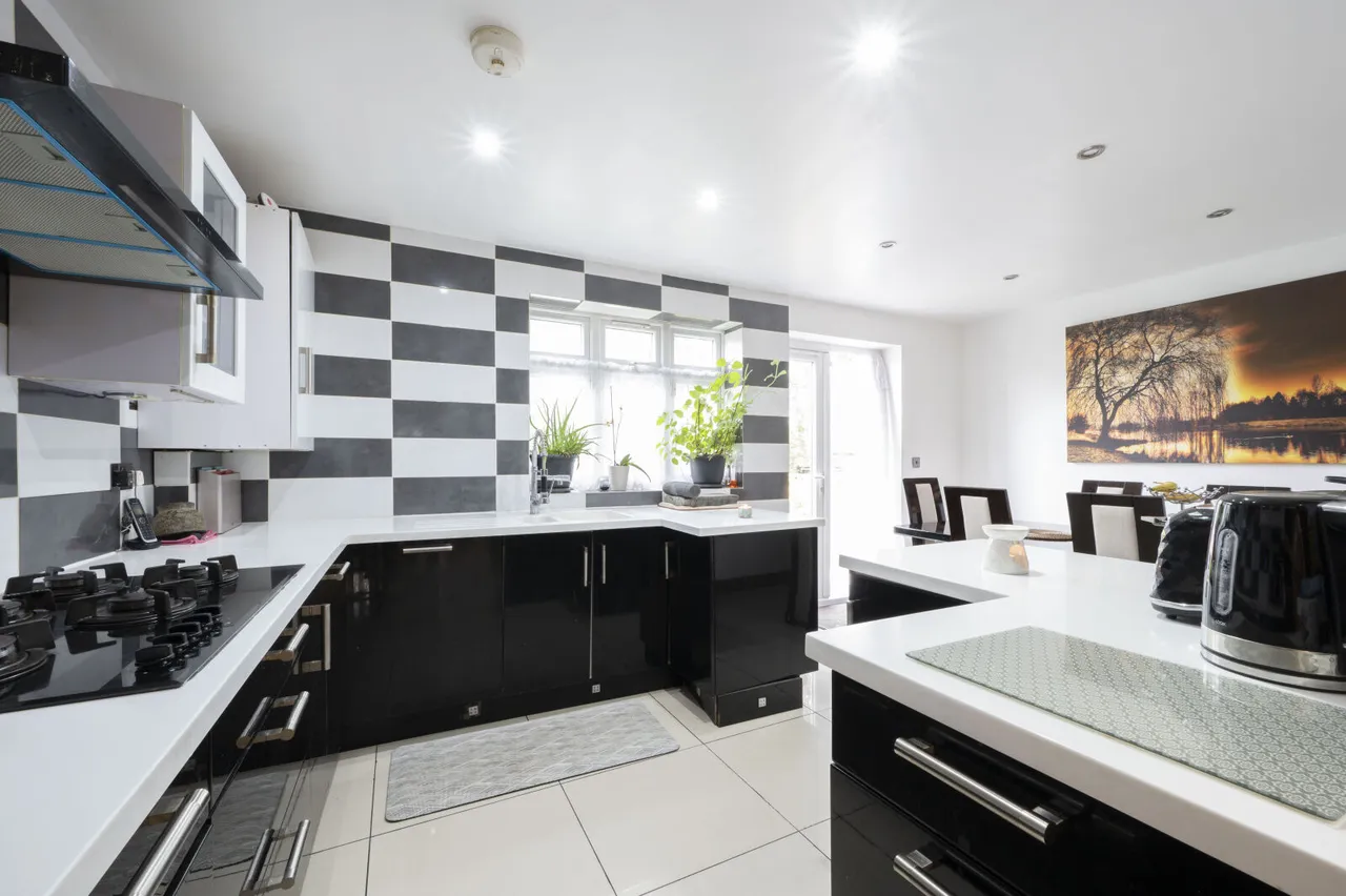 The Crescent, New Malden, KT3, photo 4