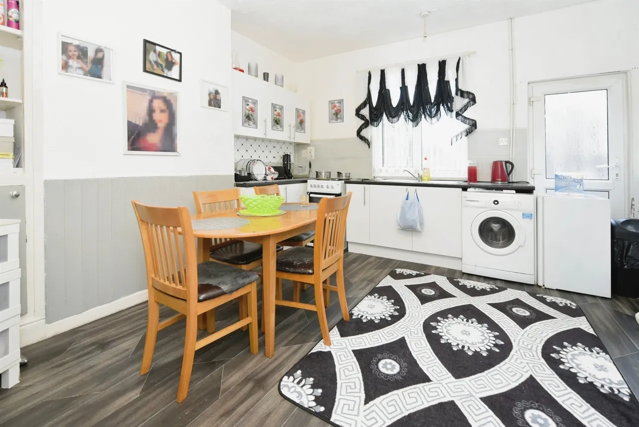 Doncaster Road, East Dene, S65, photo 3