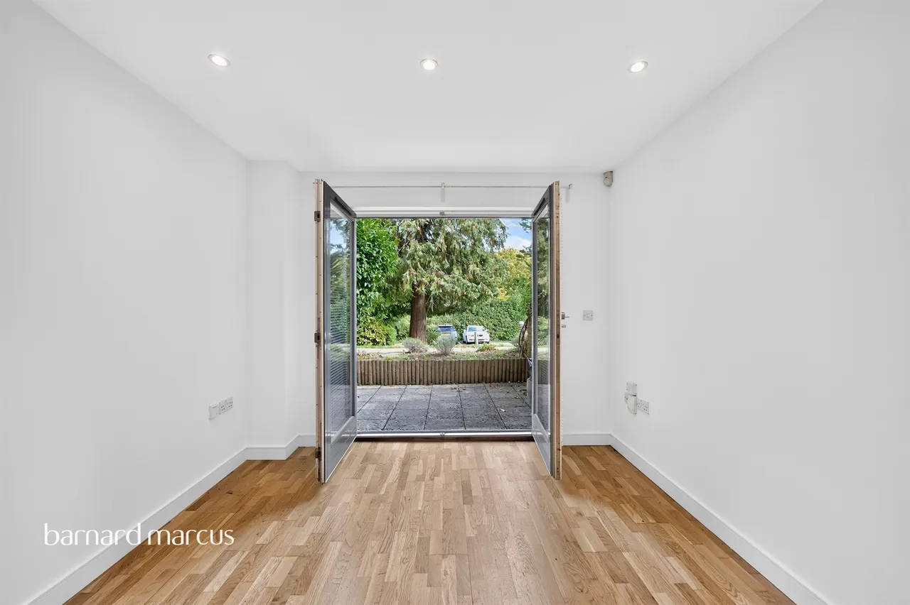 1 bed flat for sale, Valley Road, Kenley, CR8