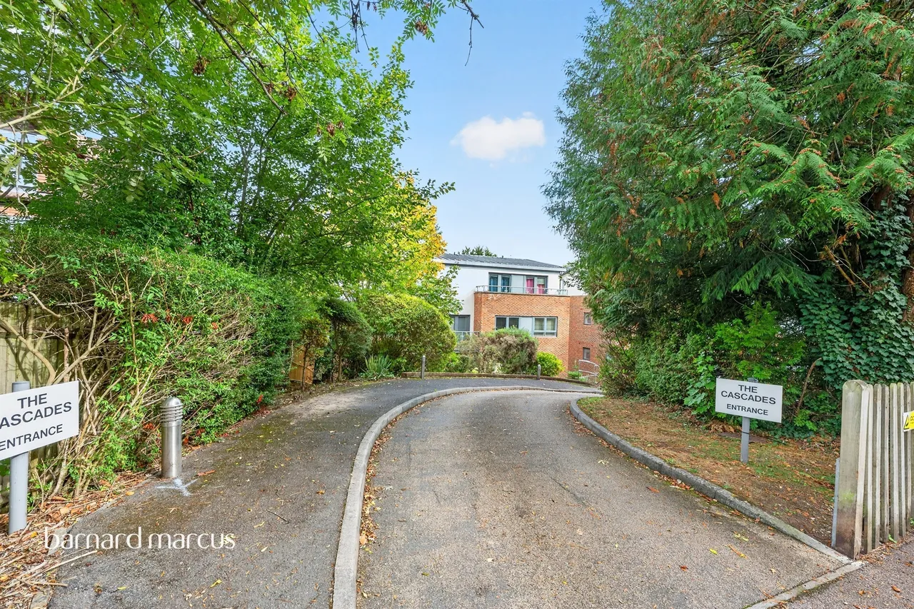 Valley Road, Kenley, CR8, photo 13