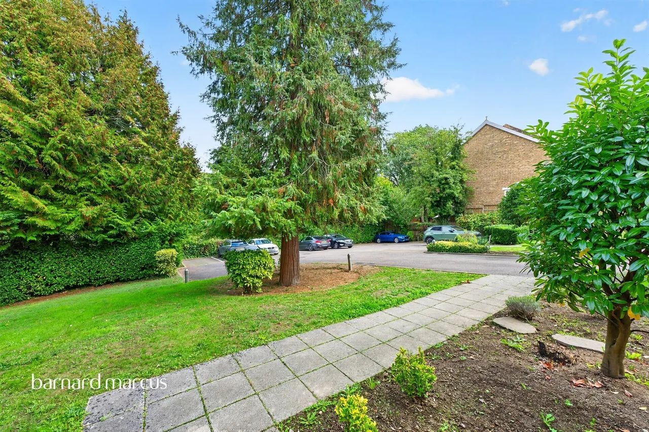 Valley Road, Kenley, CR8, photo 12