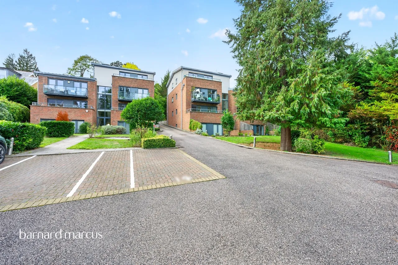 Valley Road, Kenley, CR8, photo 16