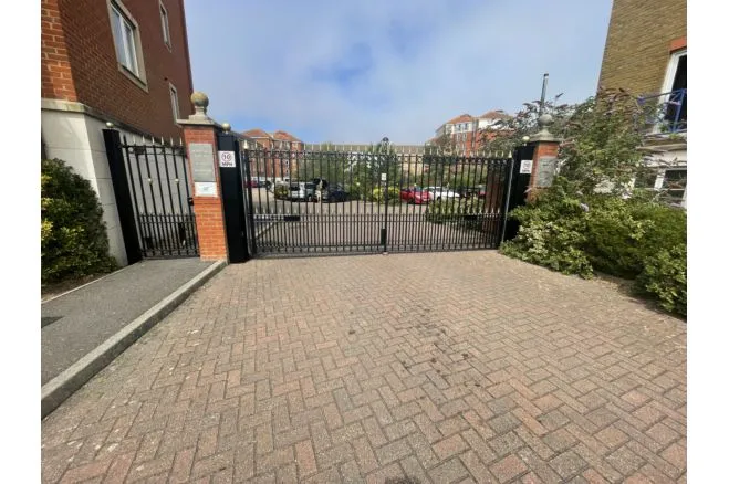 2 bed flat for sale, Dominica Court, Eastbourne, BN23
