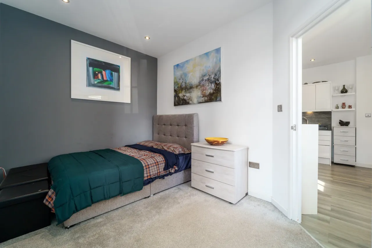 London Road, photo 6