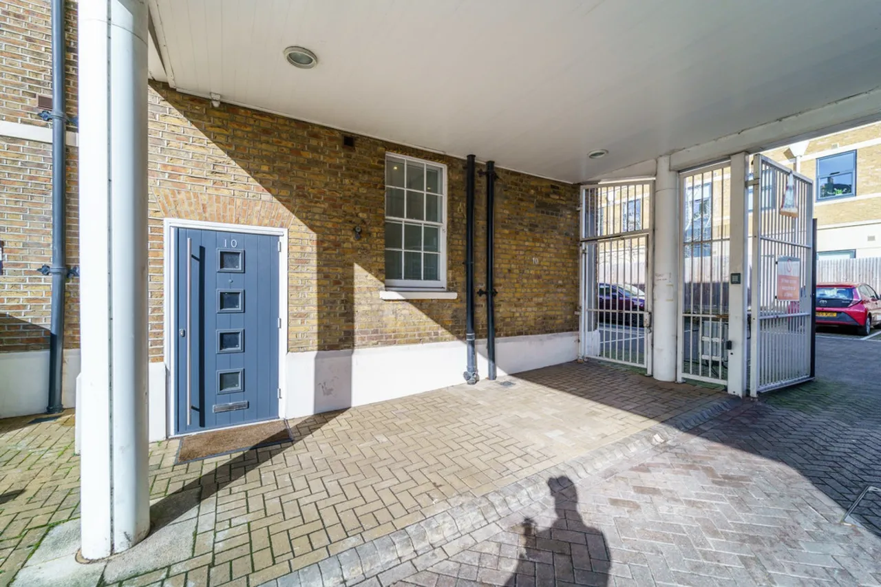 London Road, photo 11