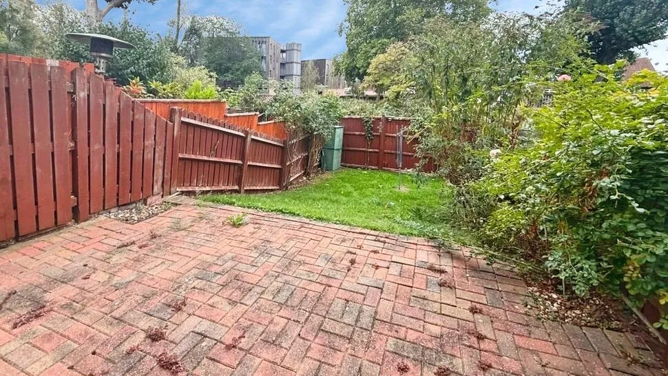 Fieldfare Road, London, SE28, photo 6