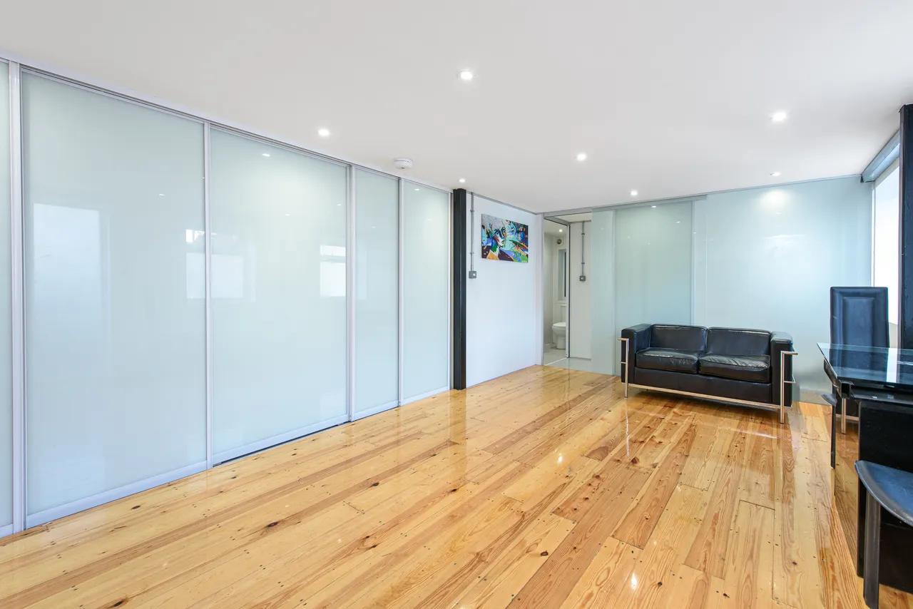 Flat 1, 1 Scout Way, London, photo 2