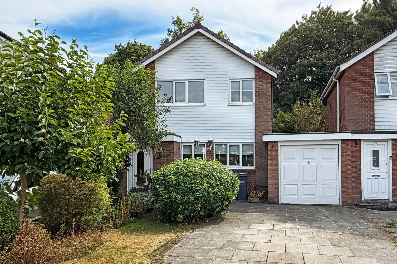 3 bed house for sale — Fairway Avenue, Manchester M23 9JP