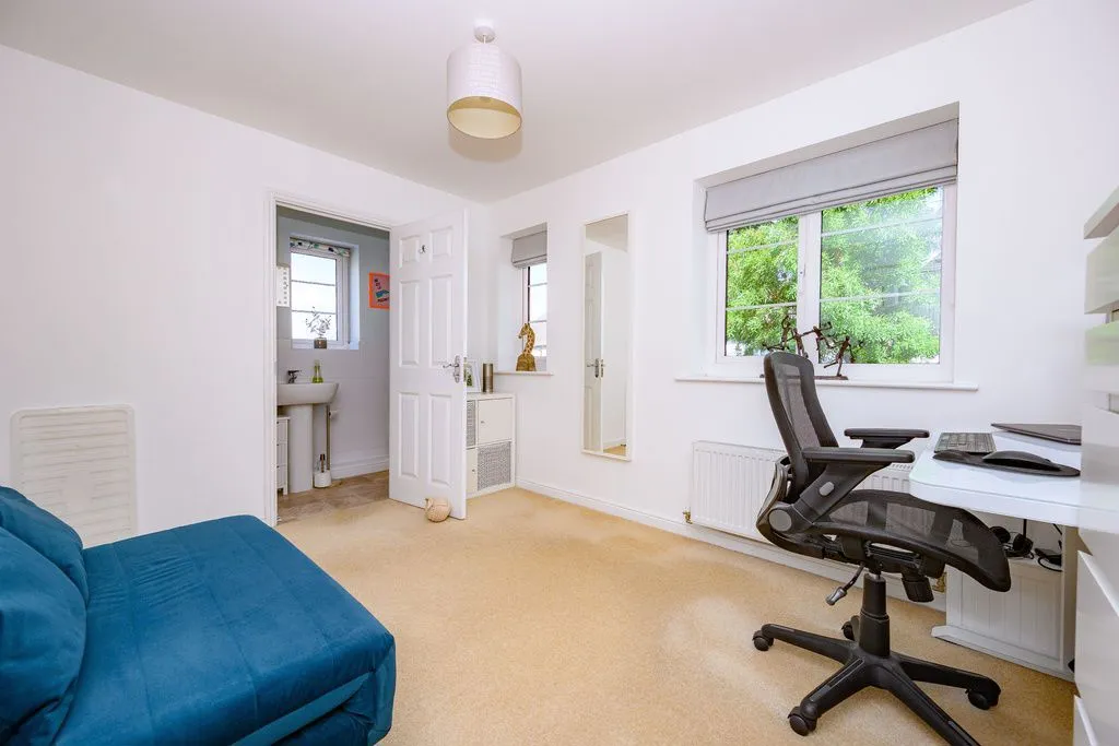 Clarkes Road, Hatfield AL10 0HL, photo 17