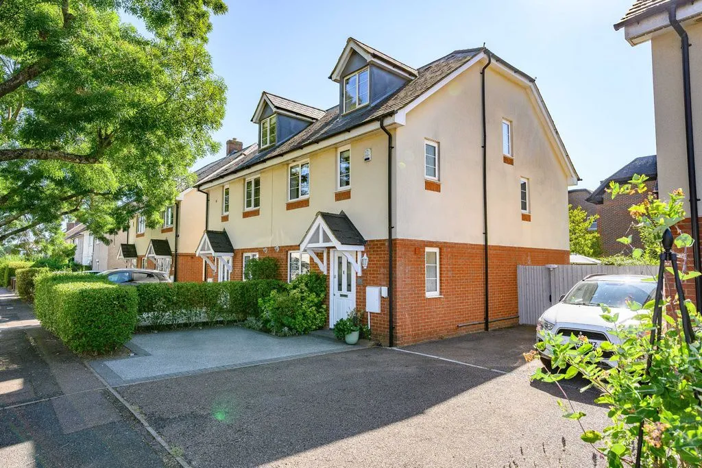 3 bed house for sale — Clarkes Road, Hatfield AL10 0HL