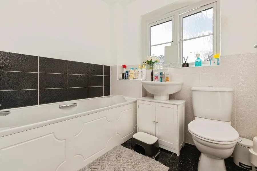 Claygate Corner, Aylesbury, HP18, photo 15