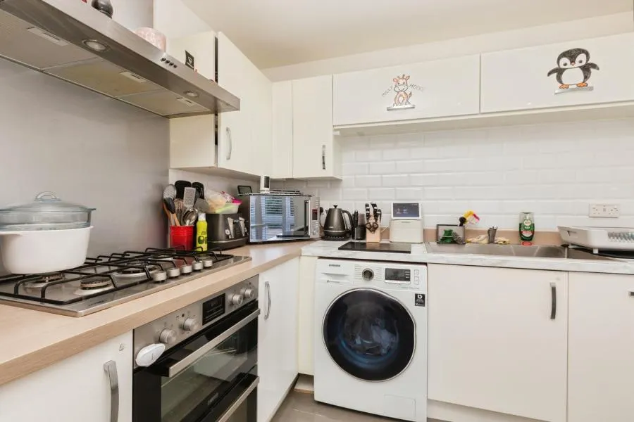 Claygate Corner, Aylesbury, HP18, photo 6