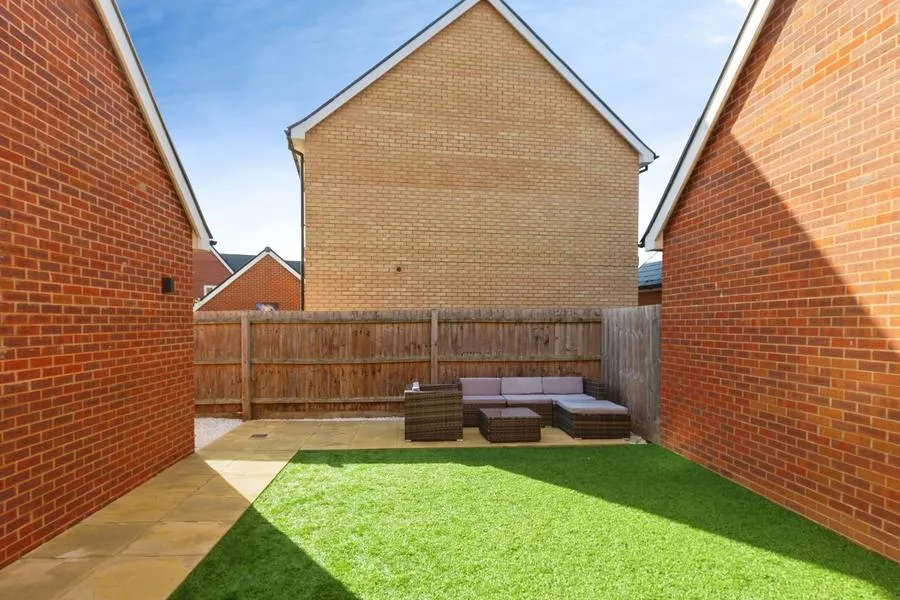 Claygate Corner, Aylesbury, HP18, photo 17