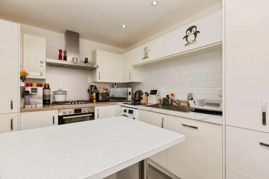 Claygate Corner, Aylesbury, HP18, photo 7