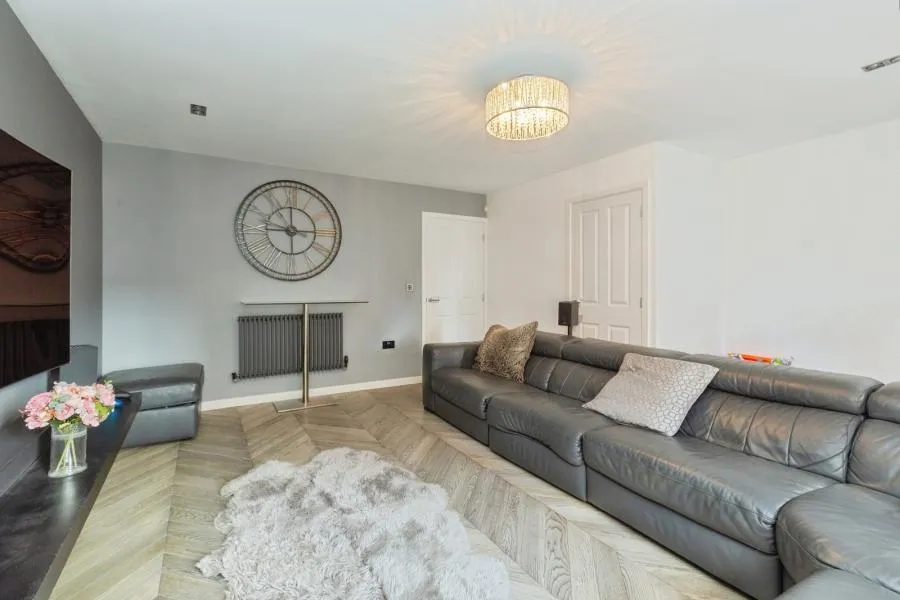 Claygate Corner, Aylesbury, HP18, photo 4