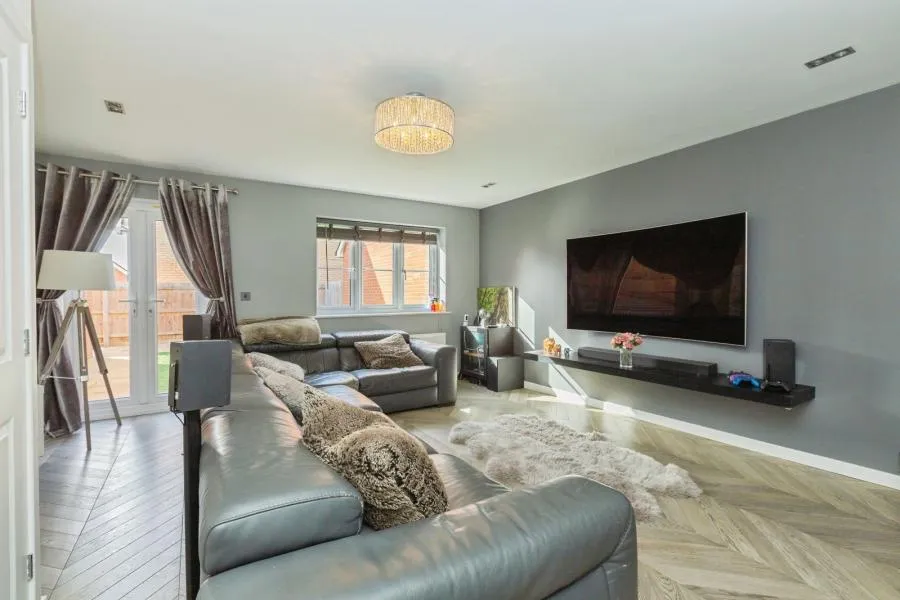 Claygate Corner, Aylesbury, HP18, photo 5