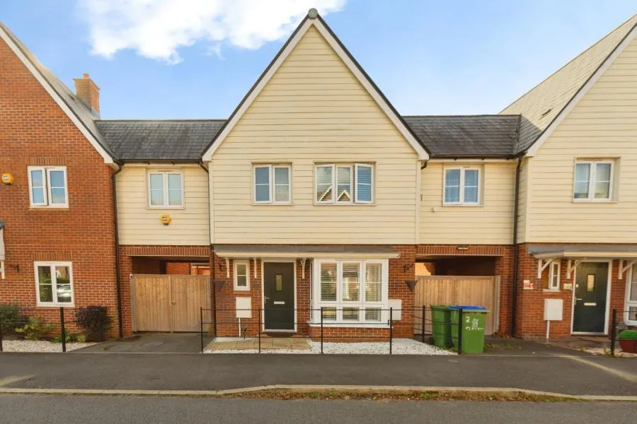 3 bed house to rent, Claygate Corner, Aylesbury, HP18