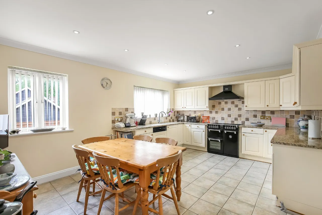 Nahalsen Close, Porton, Salisbury, Wiltshire, SP4 0NX, photo 3