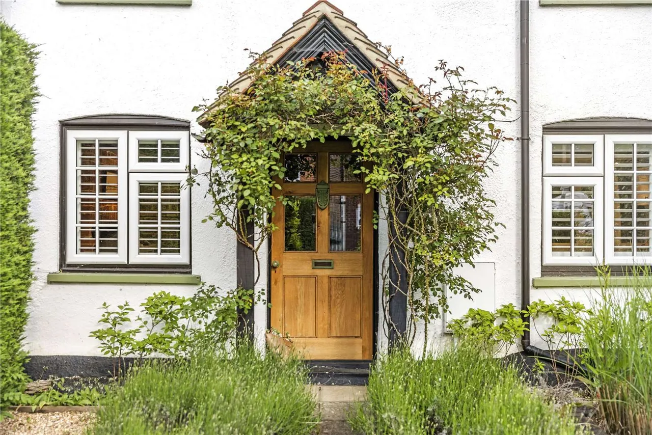 Petworth Road, Chiddingfold, Godalming, Surrey, GU8 4UW, photo 12