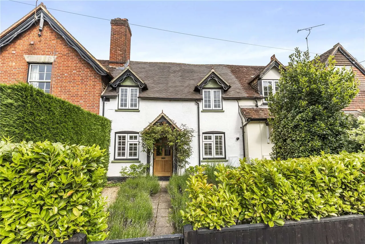 3 bed house for sale — Petworth Road, Chiddingfold, Godalming, Surrey, GU8 4UW