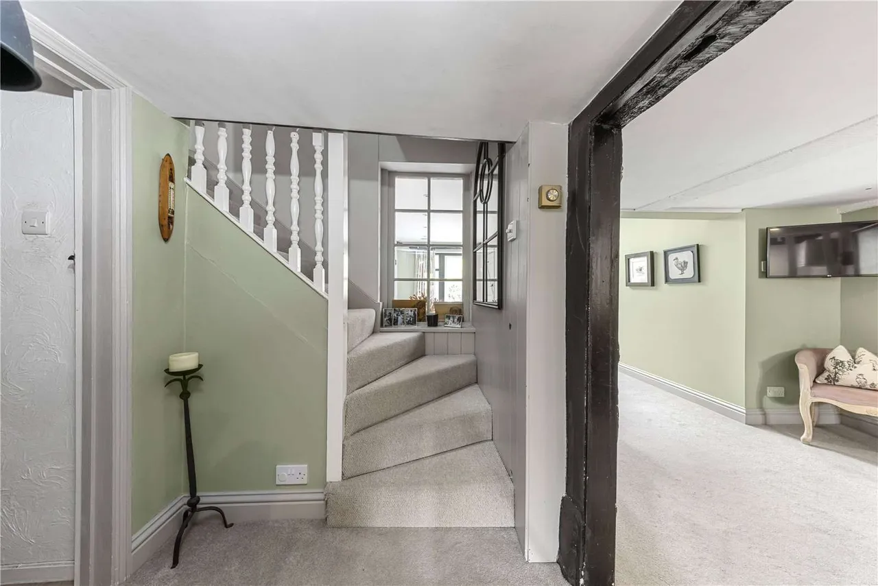 Petworth Road, Chiddingfold, Godalming, Surrey, GU8 4UW, photo 7