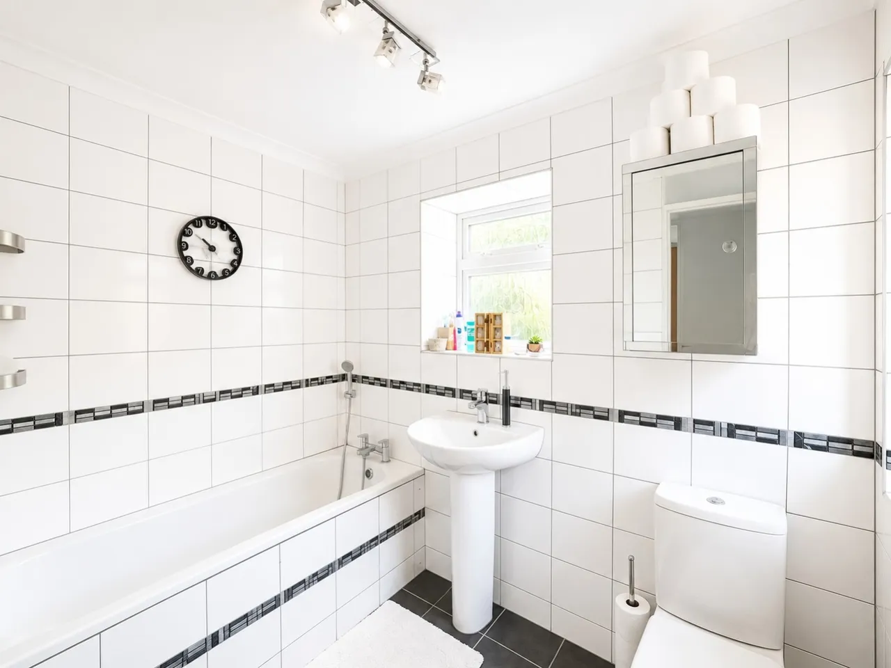 Ayebridges Avenue, Surrey Egham, TW20, photo 5
