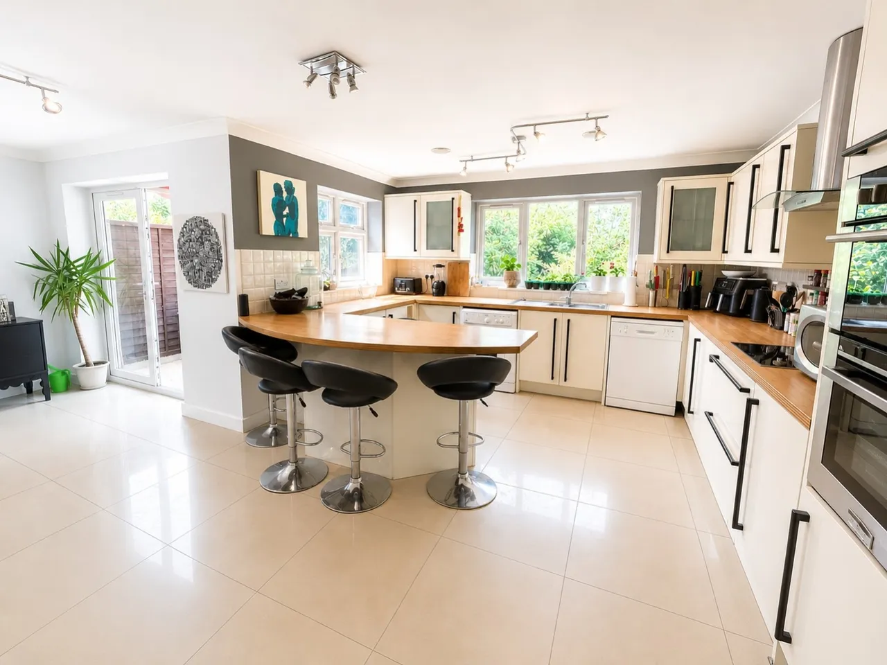 Ayebridges Avenue, Surrey Egham, TW20, photo 3