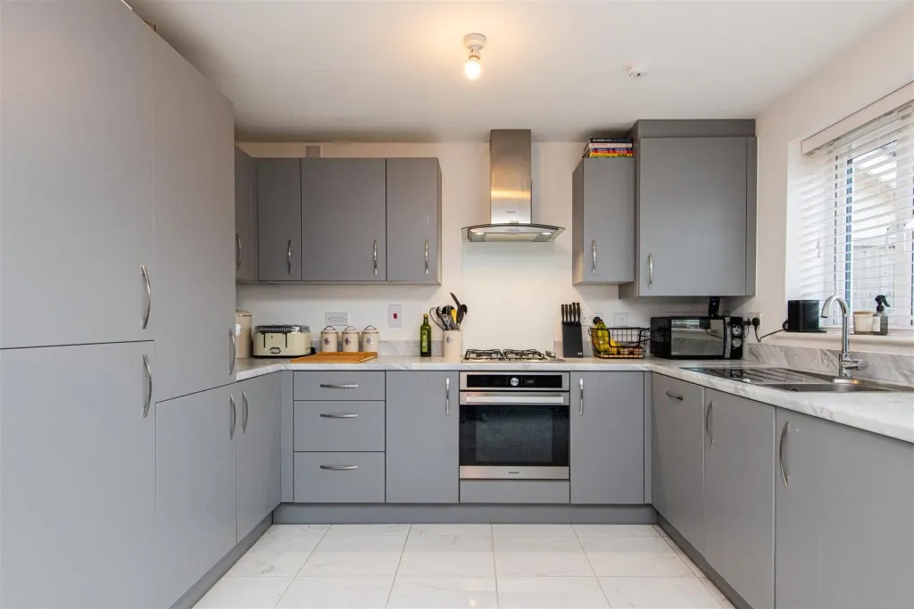 Irthlingborough Road North, Wellingborough, photo 3