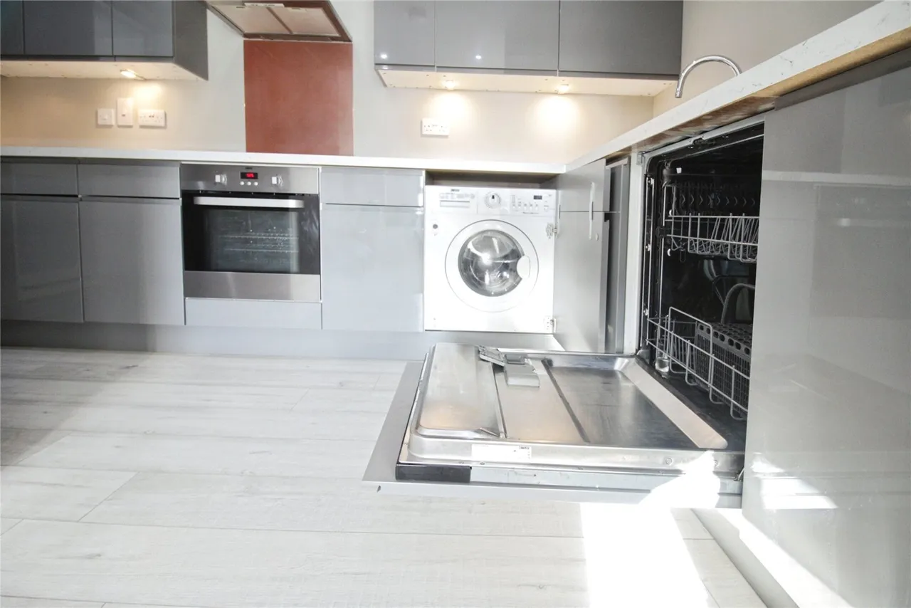 Victoria Avenue, Southend-On-Sea, SS2, photo 6